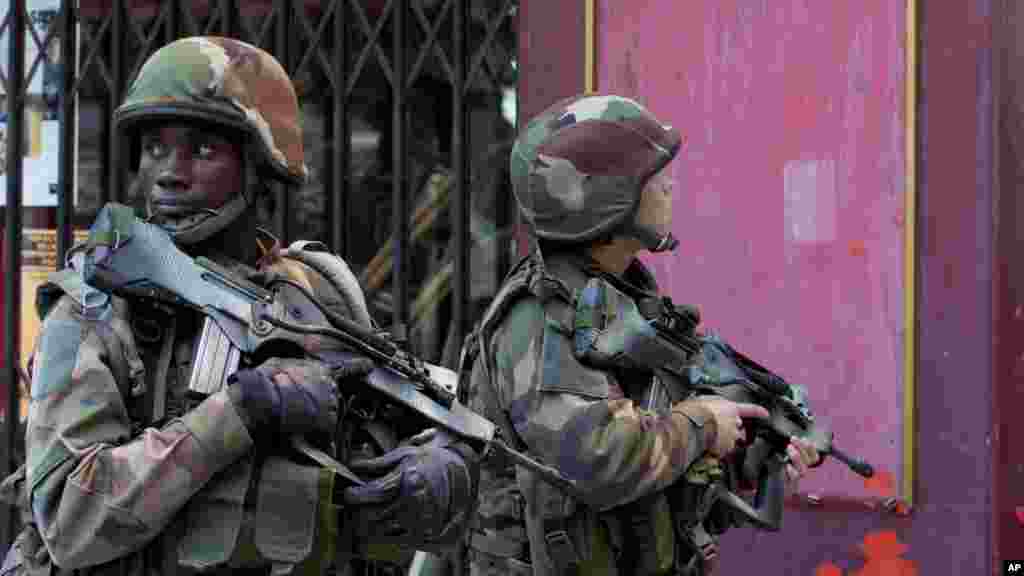 ፈረንሣይ ከተማ ሳን ደኒ (Saint-Denis) ውስጥ የተካሄደ ፀረ-ሽብር ዘመቻ