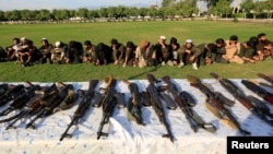 Afg'onistonning Nangarhor viloyatida qo'lga tushgan va "Islomiy davlat" safida xizmat qilayotganlikda gumon qilingan odamlar, 17-noyabr, 2019 