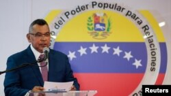 Waziri wa Mambo ya Ndani na Sheria wa Venezuela's Nestor Reverol akizungumza katika mkutano wa waandishi wa habari baada ya jaribio la kumuuwa rais huko mjini Caracas, Venezuela Agosti 5, 2018. 