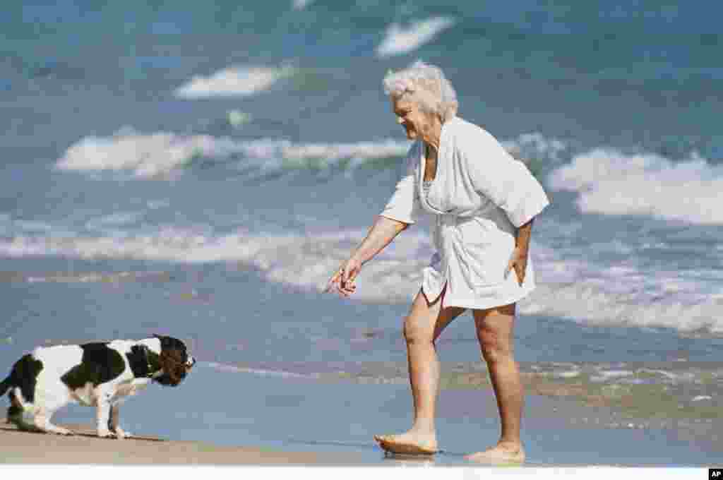 Барбара Буш со своей собакой Милли, Флорида (AP Photo)