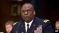 រូបឯកសារ៖ លោកឧត្តមសេនីយ៍ Lloyd Austin ផ្ដល់​សក្ខីកម្ម​នៅ​វិមាន​រដ្ឋសភា​ក្នុង​រដ្ឋធានី​វ៉ាស៊ីនតោន ថ្ងៃទី១៦ ខែកញ្ញា ឆ្នាំ២០១៥។ 