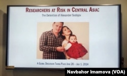 Aleksandr Sodiqov oilasi bilan... #freealexandersodiqov – “Aleksandr Sodiqovni ozod qiling” shiori ostida Amerika, Kanada, Britaniya, Fransiya, Germaniya, Qozog’iston va hatto Avstraliyada ilmiy va ommaviy yig’inlar o’tmoqda.