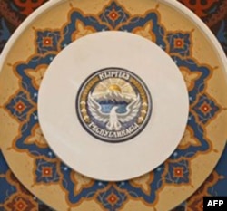 Qirg'izcha demokratiya, deputatlar Vashingtonda bahslashdi