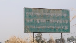 រូបឯកសារ៖ ផ្លាកសញ្ញារបស់ក្រុមហ៊ុន Rui Feng នៅតាមបណ្តោយផ្លូវជាតិក្នុងស្រុកឆែប ខេត្តព្រះវិហារ ថ្ងៃទី១ ខែកុម្ភៈ ឆ្នាំ២០២០។ (ស៊ុន ណារិន/វីអូអេ)