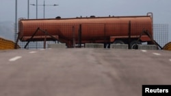 ស្ដែន​សាំង​រាំង​ច្រក​ឆ្លង​កាត់​​ស្ពាន Tienditas រវាង​ប្រទេស​កូឡុំប៊ី និង​ប្រទេស​វេណេស៊ុយអេឡា ក្នុង​ទីក្រុង Cucuta។