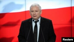 Jaroslaw Kaczynski, pemimpin Hukum dan Keadilan (PiS) dalam konferensi pers di Warsawa, 28 Februari 2017. (Foto: dok).