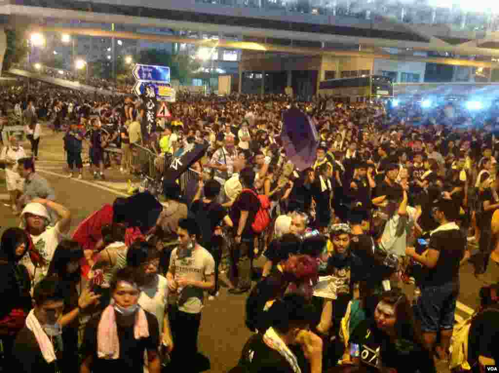 Protesters continue to block the main street to the financial district outside the government headquarters despite police efforts to remove them, in Hong Kong, Sept. 29, 2014. 