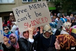 Media erkinligini talab qilgan namoyishlar yana avj oladi, deydi turk mutaxassislar
