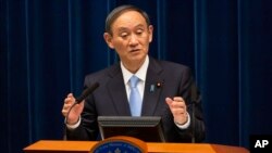 Perdana Menteri Jepang Yoshihide Suga berbicara saat konferensi pers di Tokyo, Jepang, Jumat, 5 Maret 2021. (Foto: AP/Yuichi Yamazaki)