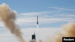 Raketa sa trojicom astronauta lansirana je iz provincije Gansu na svemirsku stanicu Tianhe