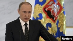 Presiden Rusia Vladimir Putin memberikan pidato kenegaraan tahunan di Moskow, Kamis (3/12).