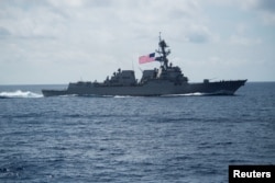 នាវាដឹកគ្រាប់មីស៊ីល Arleigh Burke ឈ្មោះ USS Wayne E. Meyer របស់​កងទ័ព​ជើង​ទឹក​អាមេរិក ឆ្លងកាត់​តំបន់​សមុទ្រ​ចិន​ខាង​ត្បូង​កាលពីថ្ងៃទី១១ ខែមេសា ឆ្នាំ២០១៧។