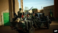 Tentara Mali berpatroli di Gao, Mali utara. (Foto: Dok)