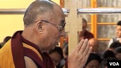 Pemimpin spiritual Tibet yang berada di pengasingan, Dalai Lama.
