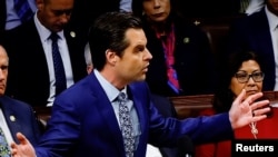 发起罢免议长动议的共和党众议员马特·盖茨在众议院会场发言。(2023年10月3日)