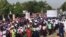 Des participants à la marche, à N'Djamena, le 1er novembre 2021. (VOA/André Kodmadjingar).