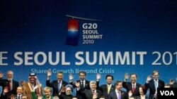 Presiden Susilo Bambang Yudhoyono (kiri depan) dan para pemimpin negara G20 lain pada KTT kelompok ini tahun lalu di Seoul.
