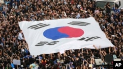 Sebyag kampanye pemilihan presiden di Goyang, Korea Selatan, Kamis, 4 Mei 2017 sebagai ilustrasi. Para kandidat presiden Korea Selatan, Selasa (15/2), memulai kampanye resmi mereka.  (Foto: AP/Ahn Young-joon)