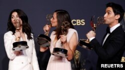 سب سے بہترین ڈرامے کی دوڑ میں مجموعی طور پر آٹھ ڈرامے شامل تھے جن میں دی کراؤن، لورکرافٹ کنٹری، پوز، دی بوائز، برڈجرٹن، دس از اس، دی ہینڈ میڈز ٹیل اور دی مینڈالورین ہیں۔