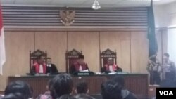 Pengadilan Negeri Jakarta Utara menggelar sidang pengajuan memori Peninjauan Kembali yang diajukan oleh mantan Gubernur DKI Jakarta Basuki Tjahaja Purnama alias Ahok, Senin (26/2). (Foto: VOA/Fathiyah)