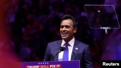 Վիվեկ Ռամասվամին ելույթ է ունենում Դոնալդ Թրամփի կողմնակիցների հանրահավաքին։ Նյու Յորք, հոկտեմբերի 27, 2024թ․։