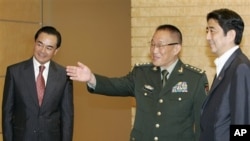 2007年中国驻日本大使王毅，国防部长曹刚川会见日本首相安倍晋三