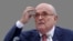 រូបឯកសារ៖ លោក Rudy Giuliani មេធាវីសម្រាប់លោកប្រធានាធិបតី Donald Trump ថ្លែងអំឡុងពេលយុទ្ធនាការ​ឃោសនាមួយ នៅក្រុង Portsmouth រដ្ឋ New Hampshire កាលពីថ្ងៃទី០១ ខែសីហា ឆ្នាំ២០១៨។ 