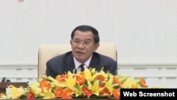 លោក​នាយក​រដ្ឋ​មន្រ្តី ហ៊ុន សែន​ ថ្លែង​បើក​កិច្ចប្រជុំ​គណៈរដ្ឋមន្រ្តី​ជា​លើក​ដំបូង កាលពី​ថ្ងៃទី២៥ ខែកញ្ញា ឆ្នាំ២០១៣។