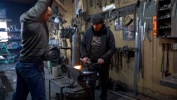 Գյումրեցի դարբնագործ Մնոյանները. inՏԱՆԻՔ