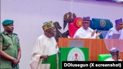 Shugaban Najeriya Bola Ahmed Tinubu yayin da yake gabatar da kasafin kudin Najeriya na 2025 na Naira tiriliyan 47.9 gaban zaman hadin gwiwar zaurukan majalisun dokokin kasar 2