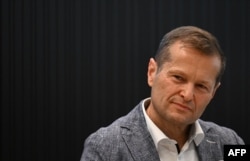 Hungarian-Austrian physicist Ferenc Krausz addresses a press conference after the announcement of the winners of the 2023 Nobel Prize in Physics at the Max-Planck Institute in Garching, on October 3, 2023. (Photo by CHRISTOF STACHE / AFP)