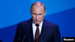 Russian President Vladimir Putin speaks during a meeting with 'Valdai' International Discussion Club members in the town of Valdai, Sept. 19, 2013.