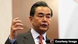 미국 워싱턴을 방문 중인 왕이 부장은 25일 전략국제문제연구소(CSIS) 초청 간담회에서 발언하고 있다. 사진 출처 = CSIS 웹사이트.