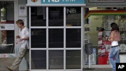 Customers are seen at a suburban autobank in Johannesburg, South Africa, April 1, 2010. 