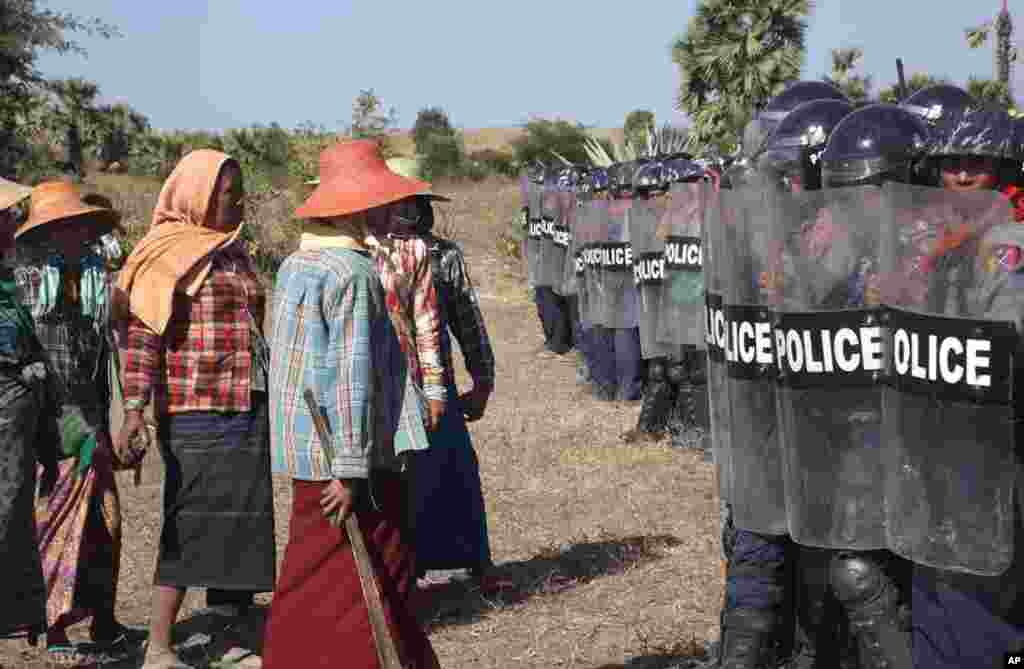 Farmers confront riot police at the site of the Letpadaung copper mine near Monywa in northwestern Myanmar, Dec. 22, 2014.