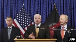 Senatorlar Grexem, Makkeyn va Liberman, Kobul, 3-iyul 2011-yil