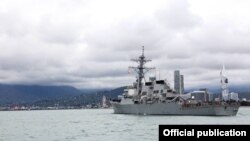 ამერიკული ნაღმოსანის შემოსვლა ბათუმის ნავსადგურში