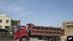 እነዚህ የጭነት መኪናዎች በ70 ከመቶ የመንግስት ብድር ተገዝተው ከቀረጥ ነጻ ለግል የግንባታ ኩባንያዎች የተሰጡ ናቸው