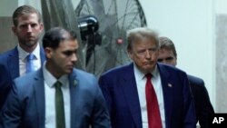 도널드 트럼프 전 미국 대통령이 30일 뉴욕 맨해튼 지방법원에 출석했다.