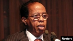 Somalia's former Prime Minister Nur Hussein Hassan speaks during the opening ceremony of peace talks between Somalia's opposition Alliance for the Re-Liberation of Somalia (ARS) and the government in Djibouti, Jan. 25, 2009. 
