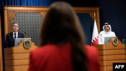 کنفرانس مطبوعاتی مشترک آنتونی بلینکن، وزیر امور خارجه آمریکا، و محمد بن عبدالرحمن بن جاسم آل ثانی، نخست‌وزیر و وزیر امور خارجه قطر، در دوحه. جمعه ۲۱ مهر ۱۴۰۲