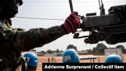 Les forces rwandaises de maintien de la paix de la MINUSCA patrouillent à l'extérieur de Bangui, en République centrafricaine, le samedi 23 janvier 2021. 