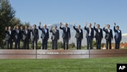 President Barack Obama, center, and leaders of ASEAN, the 10-nation Association of Southeast Asian Nations, wave as they pose for a group photo at the Annenberg Retreat at Sunnylands in Rancho Mirage, Calif., Tuesday, Feb. 16, 2016. With Obama are from left are, ASEAN's Secretary General Le Luong Minh, Brunei's Sultan Hassanal Bolkiah, Cambodia's Prime Minister Hun Sen, Indonesian President Joko Widodo, Malaysia Prime Minister Najib Razak, Laos President Choummaly Sayasone, Philippine President Benigno Aquino III, Singapore Prime Minister Lee Hsien Loong, Thailand Prime Minister Prayuth Chan-ocha, Vietnam Prime Minister Nguyen Tan Dung, and Myanmar Vice President Nyan Tun. (AP Photo/Pablo Martinez Monsivais)