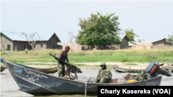 Les FARDC, dans la cité de Nyakakoma, le 9 juin 2017. (VOA/Charly Kasereka)