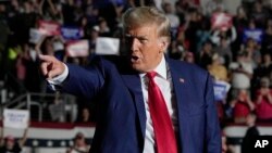 ​អតីត​ប្រធានាធិបតី​សហរដ្ឋ​អាមេរិក លោក Donald Trump មក​ដល់​កន្លែង​ឃោសនា​បោះ​ឆ្នោត​មួយ​កន្លែង​នៅ​រដ្ឋ Pennsylvania កាល​ពី​ថ្ងៃ​ទី​២៩ ខែ​កក្កដា ឆ្នាំ​២០២៣។