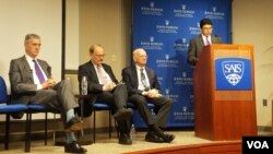 سفرای پیشین امریکا در افغانستان و پاکستان از مذاکرات صلح برای ثبات افغانستان استقبال کردند