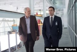 بن افلک و جان لیتگا، در فیلم حسابدار