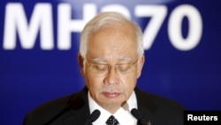 马来西亚总理纳吉布星期四确认，在印度洋的留尼旺岛上发现的一个机翼残片属于马航马航370班机。