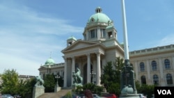 U Skupštini Srbije treba da se održi rasprava o leks specijalisu o švajcarcima, (Photo: L. Ramirez / VOA)