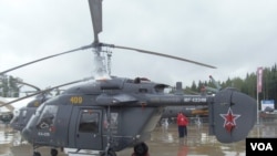 两国计划联合在印度生产卡-226T直升机。今年夏季莫斯科武器展上的卡-226直升机。（美国之音白桦拍摄）